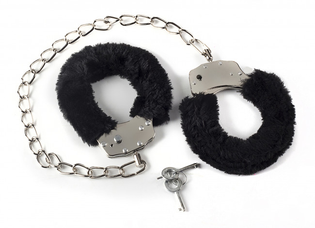 Металлические оковы на ноги с черным мехом Ankle Cuffs Black (черный с серебряным)